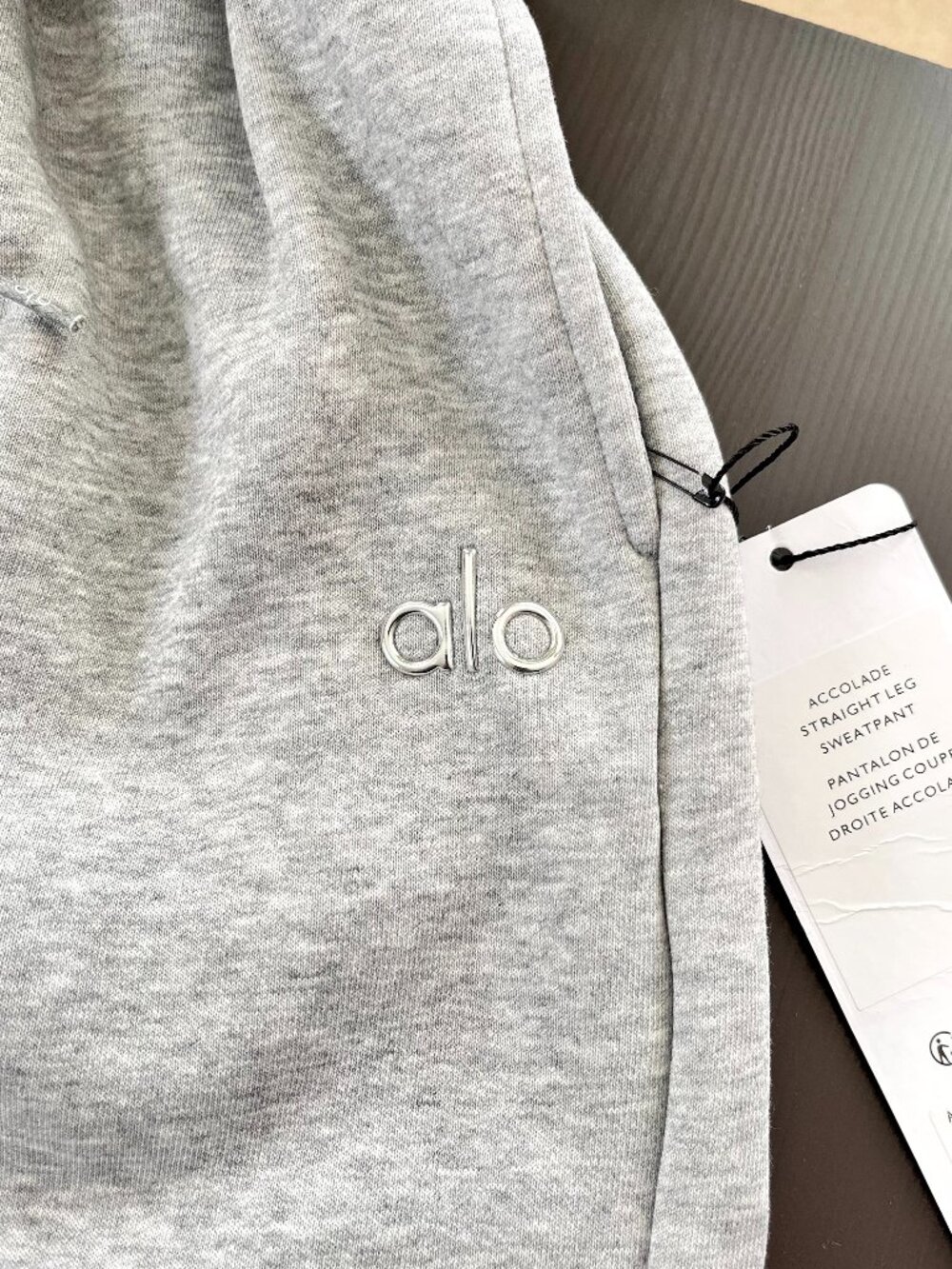 Alo Yoga Accolade Straight Leg Grey Sweatpants Size M Unisex U5012RG - Picture 6 of 11